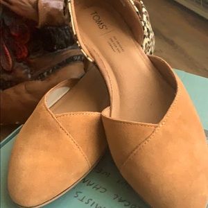Tom’s size 8.5 Tan/Cheetah Julia D’orsey flat
